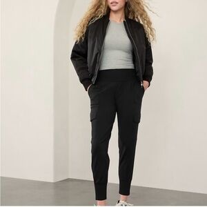 NWT Athleta Venice Cargo Jogger - Size Small